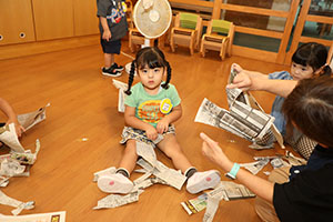 新聞紙あそび　あひる