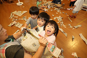 新聞紙あそび　あひる