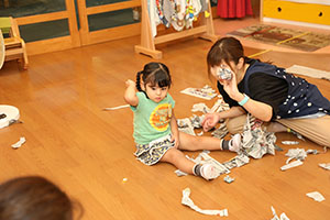 新聞紙あそび　あひる