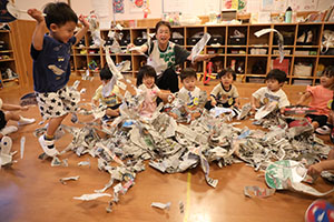 新聞紙あそび　あひる