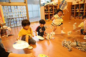 新聞紙あそび　あひる