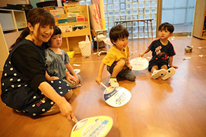 新聞紙あそび　あひる