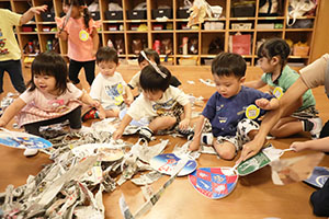 新聞紙あそび　あひる