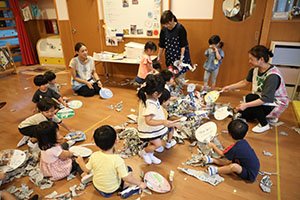 新聞紙あそび　あひる