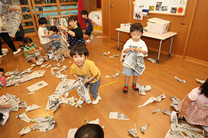 新聞紙あそび　あひる