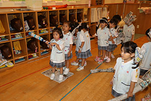 新聞紙が大変身！　ぱんだ