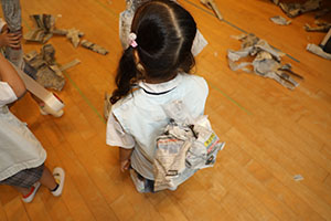 新聞紙が大変身！　ぱんだ