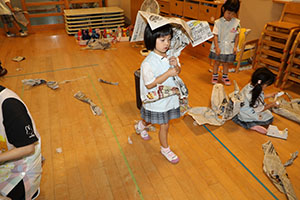 新聞紙が大変身！　ぱんだ