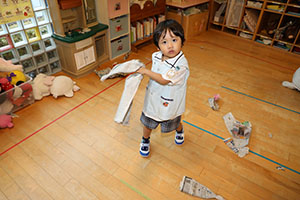 新聞紙が大変身！　ぱんだ