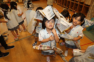 新聞紙が大変身！　ぱんだ