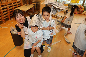 新聞紙が大変身！　ぱんだ