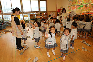 新聞紙が大変身！　ぱんだ