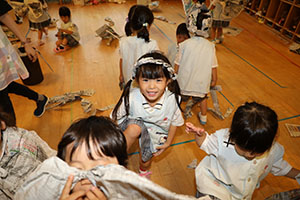 新聞紙が大変身！　ぱんだ