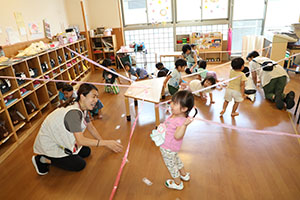 洗濯ばさみ遊び　ひよこ