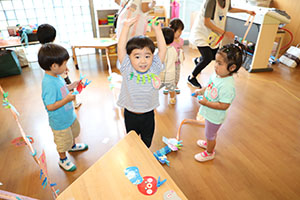 洗濯ばさみ遊び　ひよこ