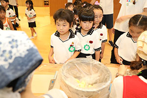 年長お泊り保育１・いってきます・野菜切り体験