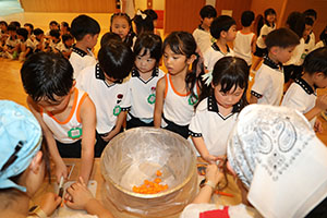 年長お泊り保育１・いってきます・野菜切り体験