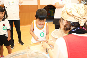 年長お泊り保育１・いってきます・野菜切り体験