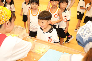 年長お泊り保育１・いってきます・野菜切り体験