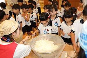 年長お泊り保育１・いってきます・野菜切り体験