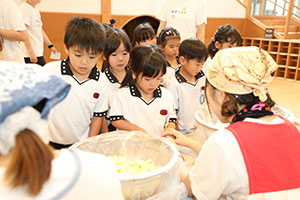年長お泊り保育１・いってきます・野菜切り体験