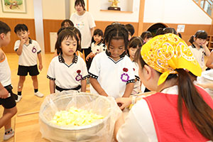 年長お泊り保育１・いってきます・野菜切り体験