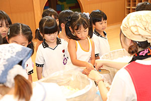 年長お泊り保育１・いってきます・野菜切り体験