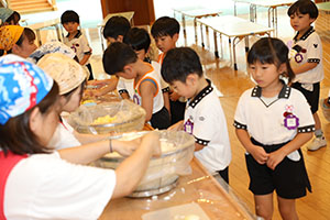 年長お泊り保育１・いってきます・野菜切り体験