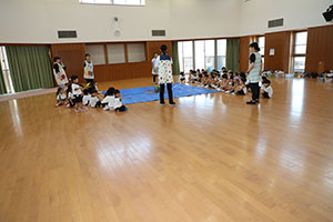 預かり保育の様子　スイカ割り楽しかったね
