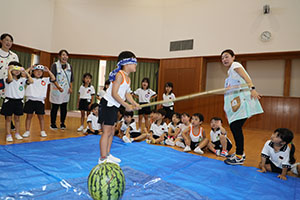 預かり保育の様子　スイカ割り楽しかったね