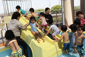 8月生まれのお誕生会　ー金魚すくいー　ひよこ・あひる・ぺんぎん