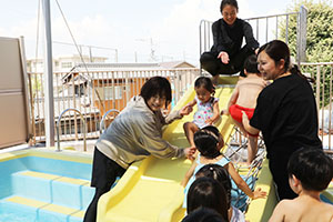 8月生まれのお誕生会　ー金魚すくいー　ひよこ・あひる・ぺんぎん