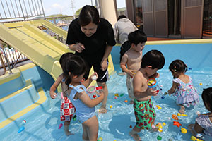 8月生まれのお誕生会　ー金魚すくいー　ひよこ・あひる・ぺんぎん
