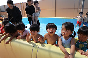 8月生まれのお誕生会　ー金魚すくいー　ひよこ・あひる・ぺんぎん