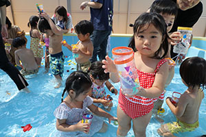 8月生まれのお誕生会　ー金魚すくいー　ひよこ・あひる・ぺんぎん