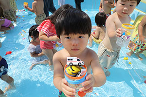 8月生まれのお誕生会　ー金魚すくいー　ひよこ・あひる・ぺんぎん
