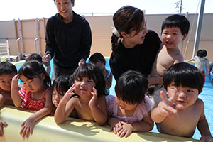 8月生まれのお誕生会　ー金魚すくいー　ひよこ・あひる・ぺんぎん