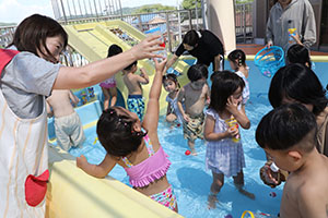 8月生まれのお誕生会　ー金魚すくいー　ひよこ・あひる・ぺんぎん