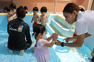 8月生まれのお誕生会　ー金魚すくいー　ひよこ・あひる・ぺんぎん
