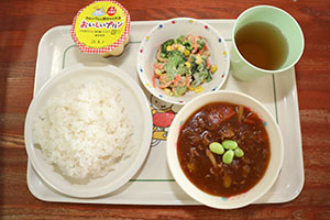 8月生まれのお誕生会　ー金魚すくいー　ひよこ・あひる・ぺんぎん