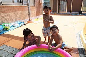 8月生まれのお誕生会　ー金魚すくいー　ひよこ・あひる・ぺんぎん