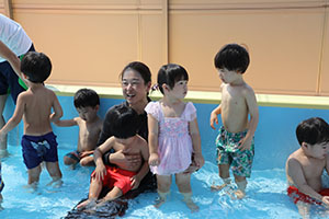 8月生まれのお誕生会　ー金魚すくいー　ひよこ・あひる・ぺんぎん