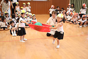 8月生まれのお誕生会　ースイカ運びリレーー　年少組