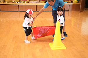 8月生まれのお誕生会　ースイカ運びリレーー　年少組