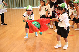 8月生まれのお誕生会　ースイカ運びリレーー　年少組