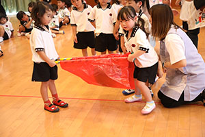 8月生まれのお誕生会　ースイカ運びリレーー　年少組