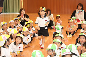 8月生まれのお誕生会　ースイカ運びリレーー　年少組
