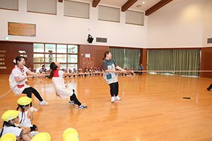 8月生まれのお誕生会　ーつなひきー　年中組
