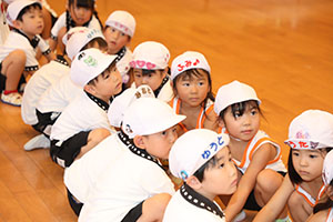 8月生まれのお誕生会　ーつなひきー　年中組