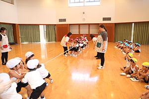 8月生まれのお誕生会　ーつなひきー　年中組